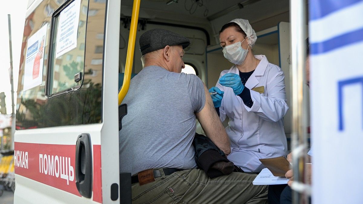 В крупных городах Кубани работают мобильные пункты вакцинации от гриппа