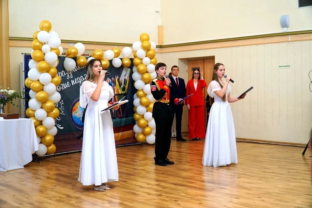В Евпатории отметили День учителя