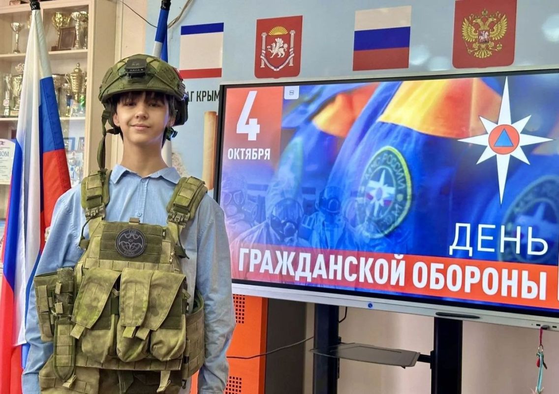 В Симферополе школьники приняли участие в тематическом мероприятии, посвящённом Дню гражданской обороны