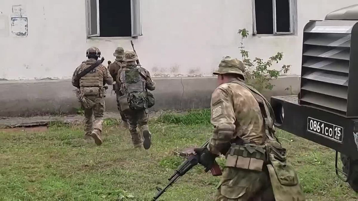 В преддверии празднования Дня специальных отрядов быстрого реагирования вспоминаем историю и миссию тех, кто стоит на передовой борьбы с преступностью — бойцов Росгвардии