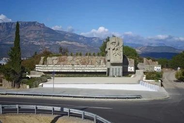 Памятник Крымским партизанам благоустроили в Алуште