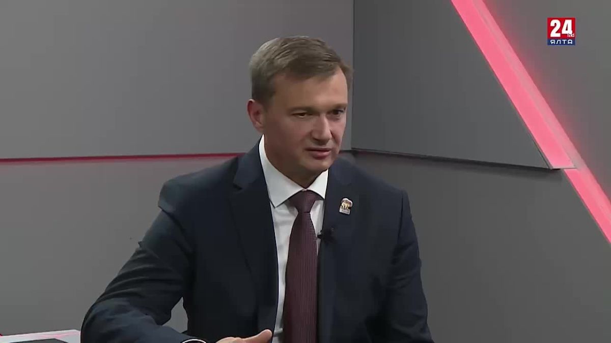 Привычную вывеску установят на фасаде автобусного терминала Ялты