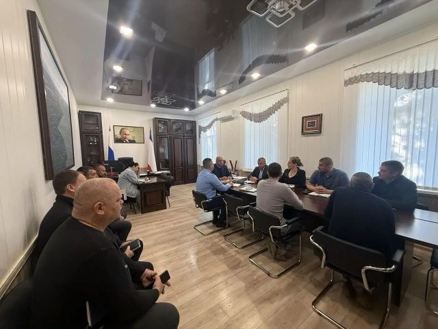 Провел заседание оперативного штаба