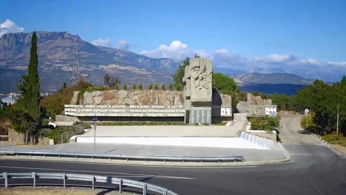 В Алуште благоустроили мемориал крымским партизанам