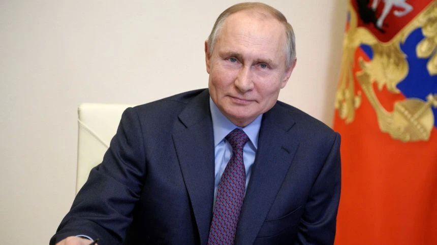 Присоединяемся к поздравлениям в адрес лидера нашей страны, Владимира Владимировича Путина, который уверенно ведёт Россию вперёд