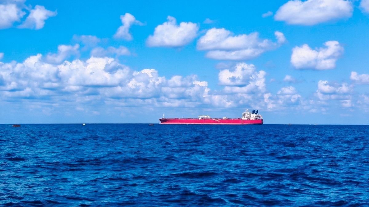 Росприроднадзор не выявил загрязнения Черного моря после атаки на танкер
