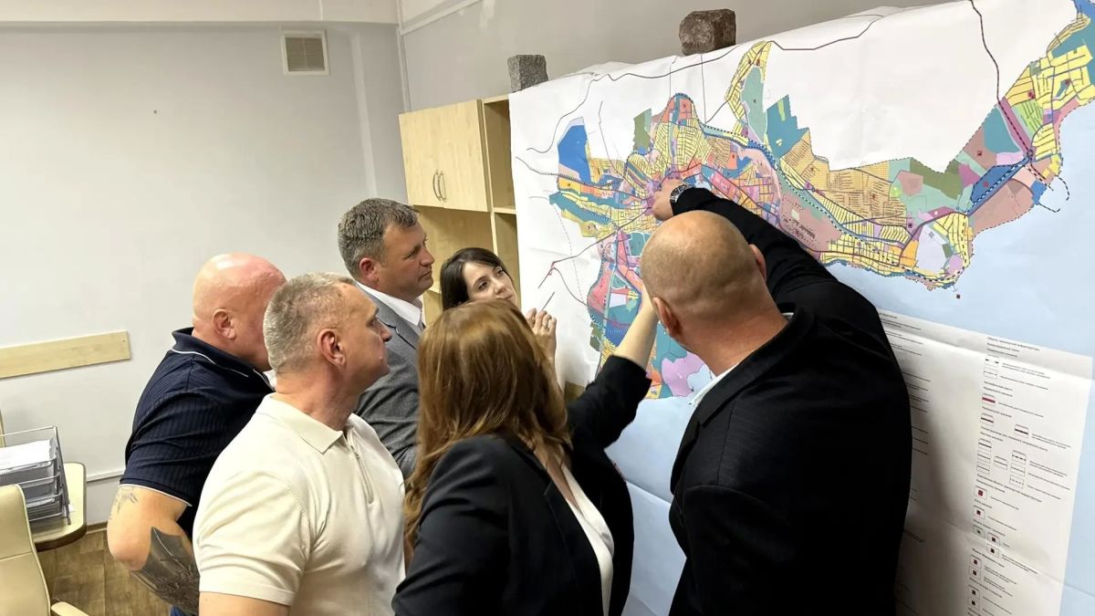 Игорь Крутьков: Совместно с главой муниципального образования Денисом Колесником и заместителем главы администрации Ириной Новиковой провел заседание расширенного градостроительного совета, посвященное ключевому документу...