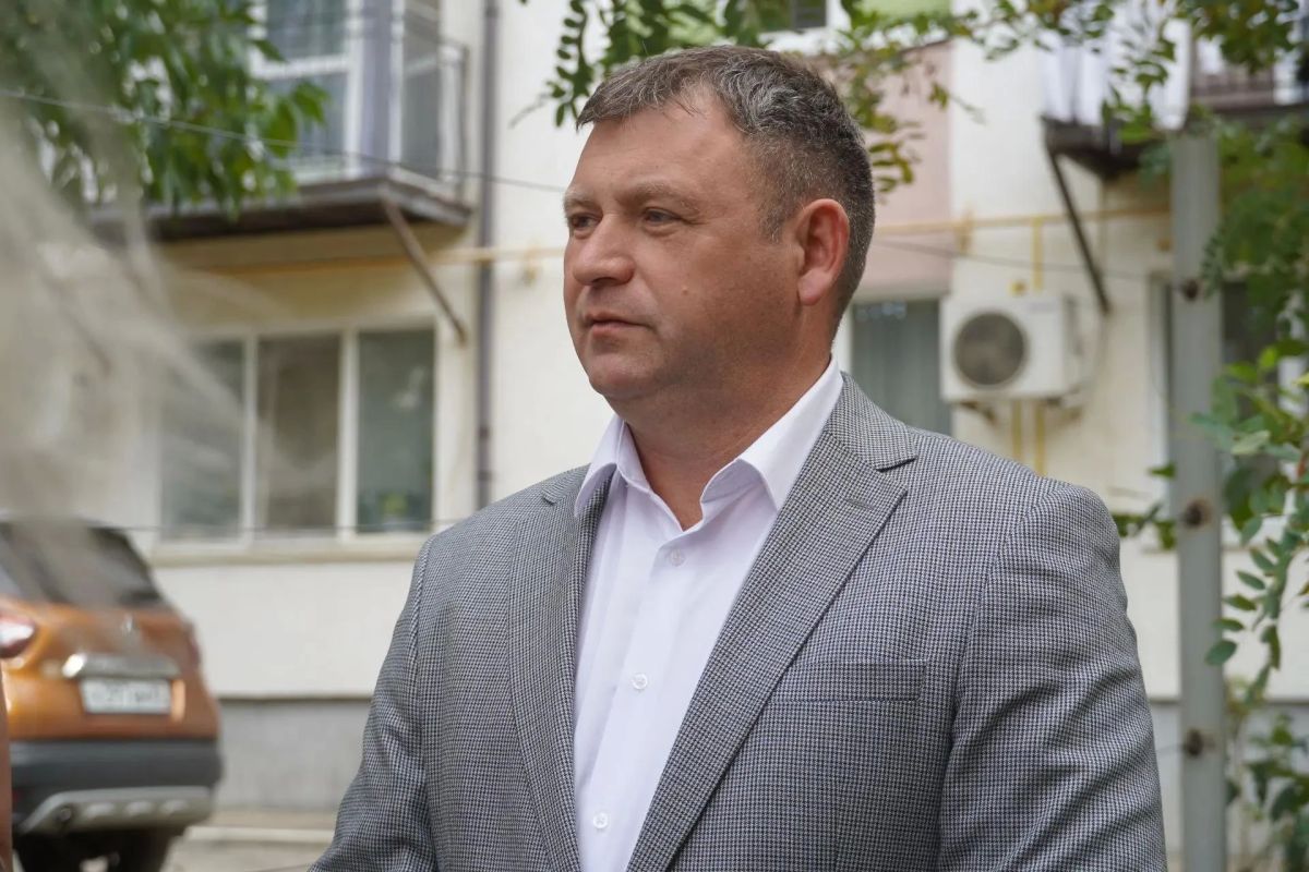 И. о. главы администрации Керчи Игорь Крутьков провел встречу с жителями ул. Льва Толстого, 54/20
