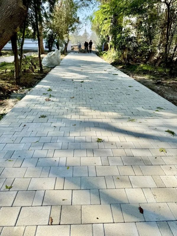 Продолжается благоустройство Сакского курортного парка