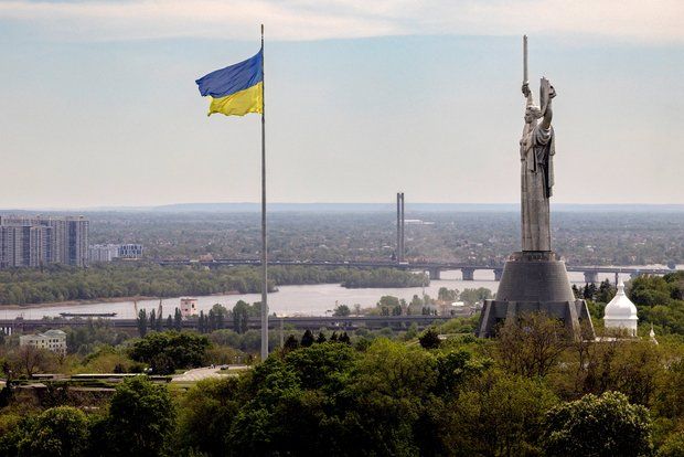 Медведчук: Украина может развалиться из-за признания выбора новых российских регионов