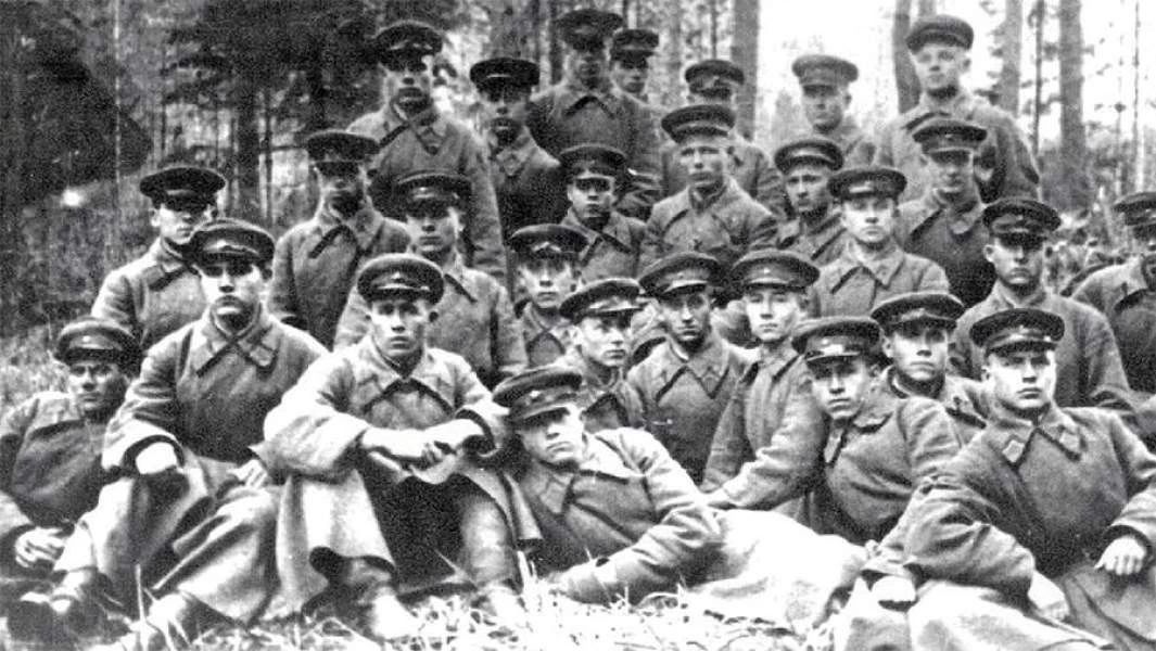 Подвиг кремлёвских курсантов: когда юность встала на защиту столицы