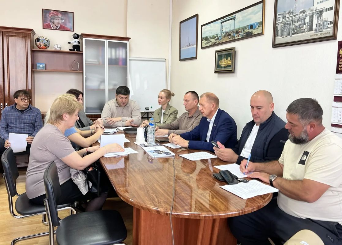 Под руководством заместителя Председателя Совета министров Республики Крым Анушавана Агаджаняна в Минпромторге Крыма состоялось рабочее совещание, посвященное вопросам взаимодействия торговых сетей и производителей...