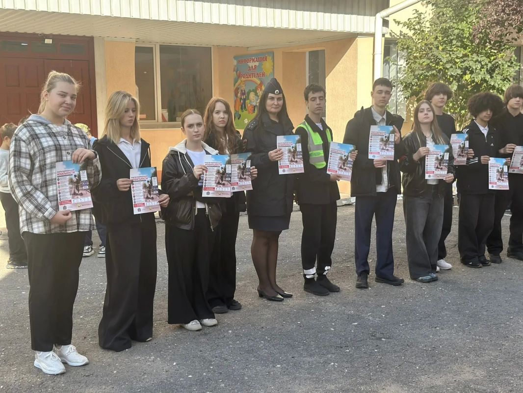 «На СИМ безопасно колесим»: в Симферополе школьникам напомнили о правилах дорожной безопасности