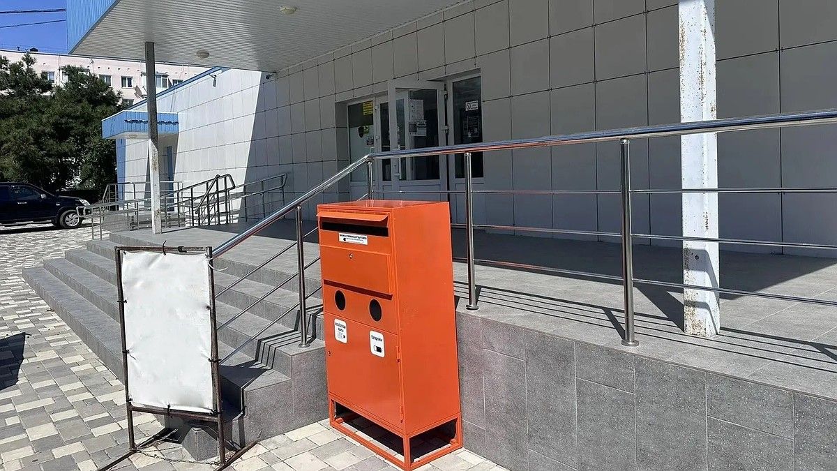 В Феодосии установили 23 контейнера для сбора опасных отходов