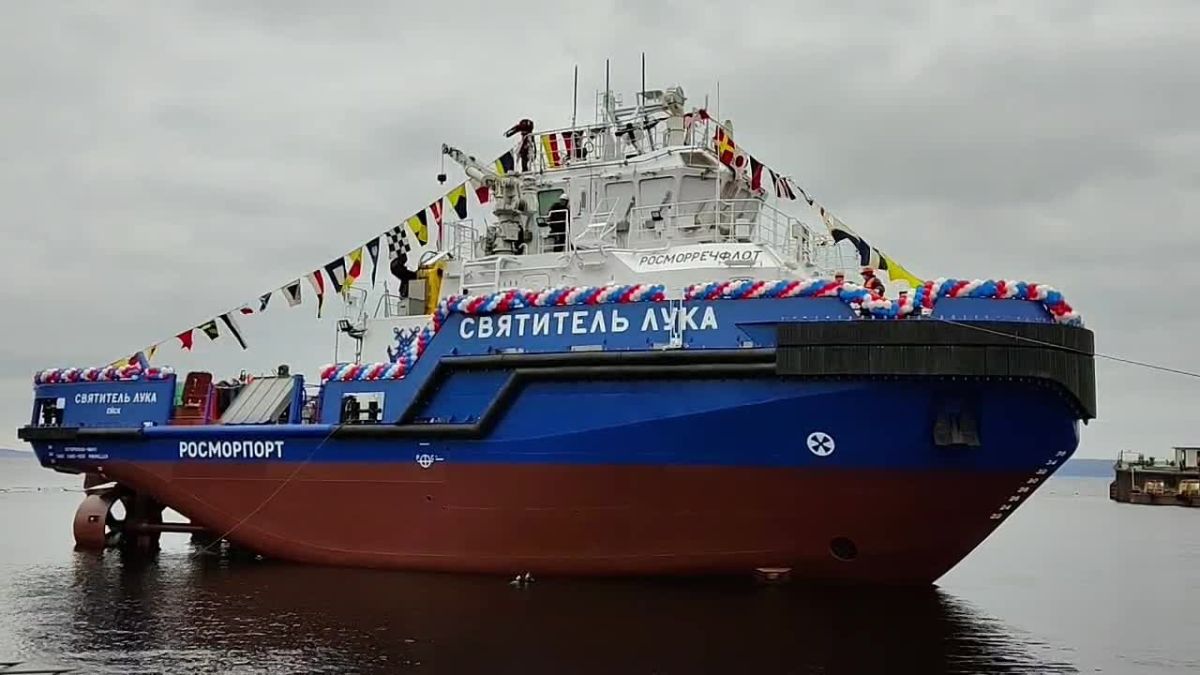 В Петрозаводске спустили на воду новый буксир ледового класса «Святитель Лука»