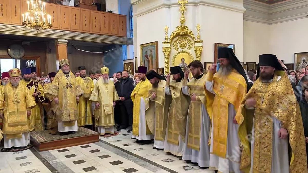 В Симферополе в Свято-Троицком женском монастыре прошла Божественная литургия