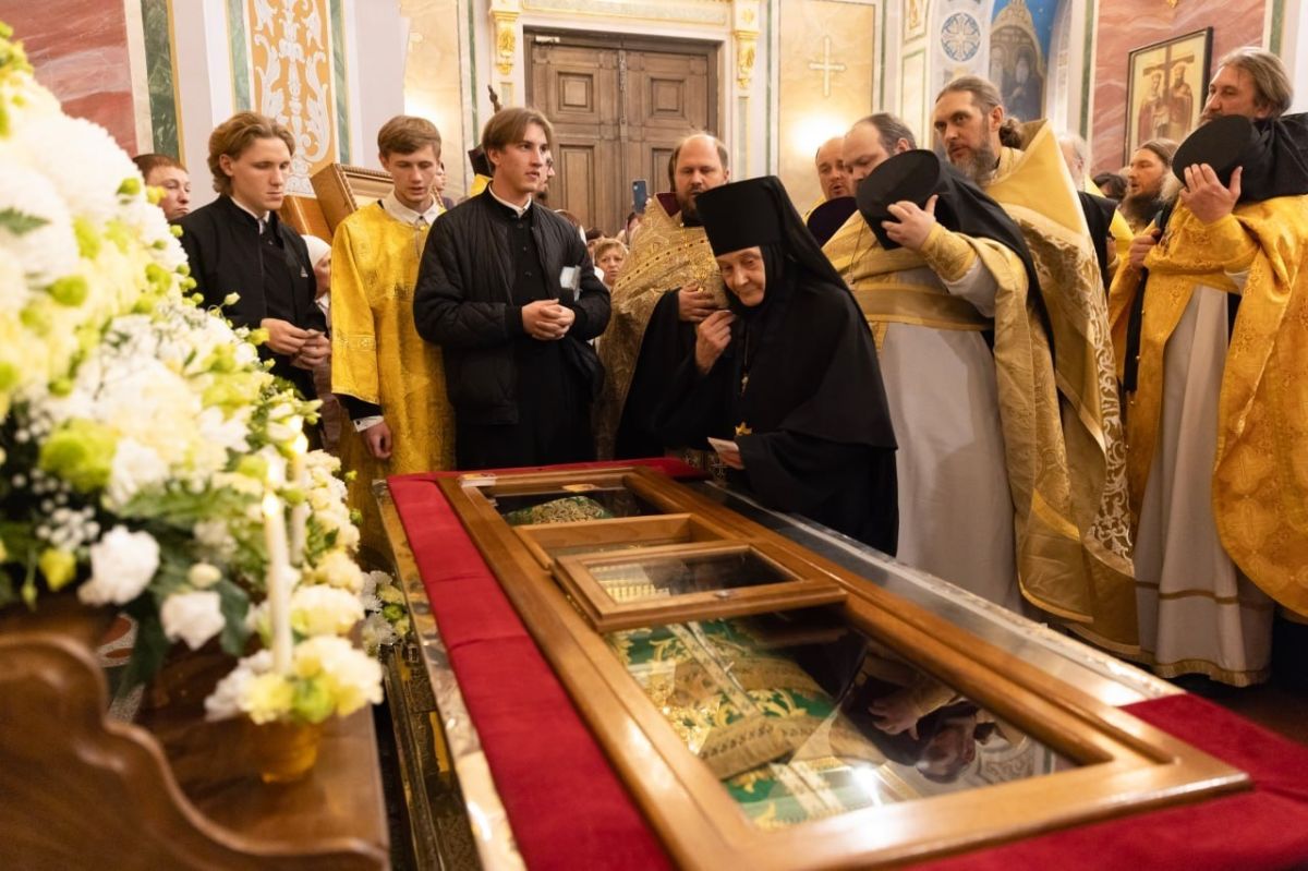 Мощи святителя Луки Крымского временно перенесли из Свято-Троицкого монастыря в кафедральный собор Александра Невского в Симферополе