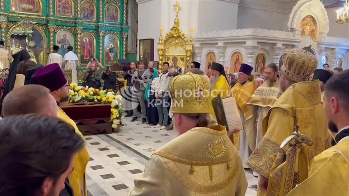 Сегодня мощи святителя Луки Крымского перенесут из Свято-Троицкого монастыря в Александро-Невский собор