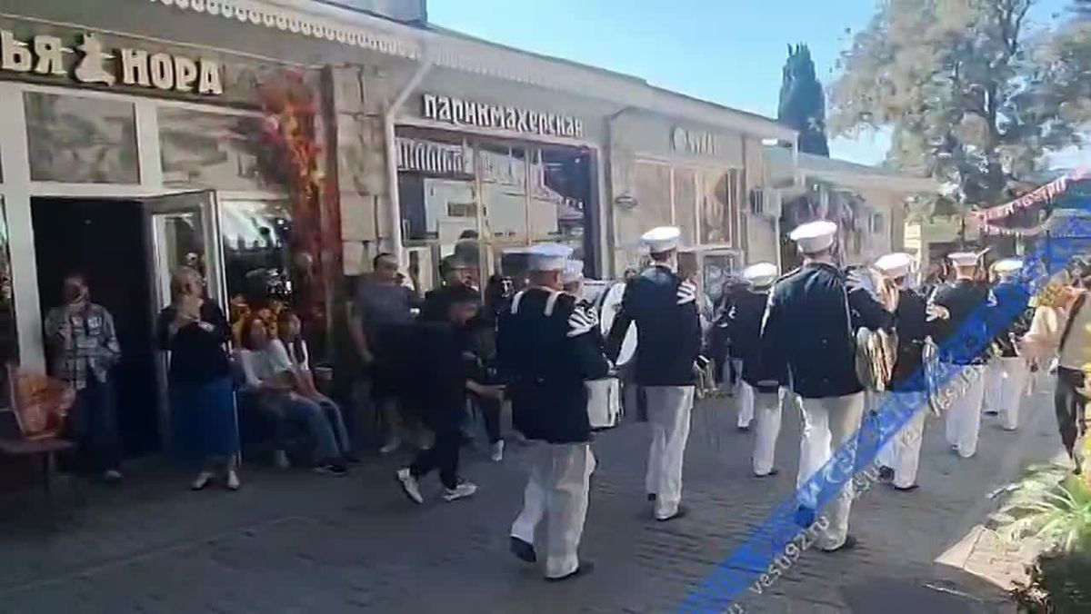 В Алупке прошло торжественное закрытие туристического сезона