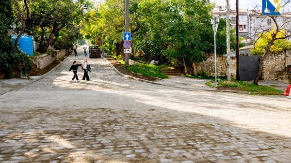 В центре Севастополя вернули историческую брусчатку
