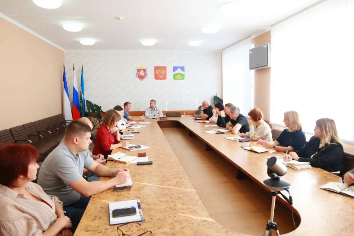 Дмитрий Чумаков: Традиционно по понедельникам провожу аппаратное совещание с командой администрации