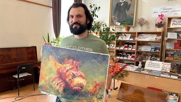 В Симферополе открылась необычная выставка картин Петра Доценко