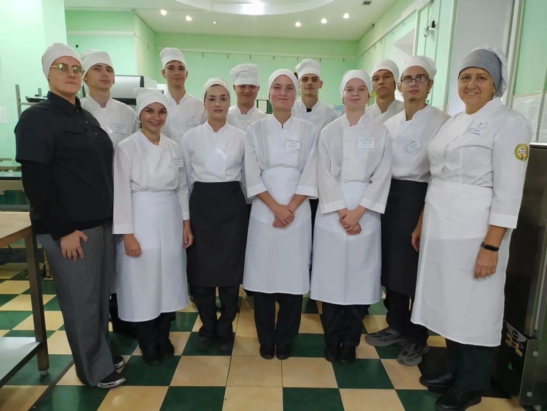 В Феодосийском техникуме строительства и курортного сервиса открыли «Колледж-класс», входящий в состав программы непрерывного профессионального образования «Школа — колледж — предприятие»