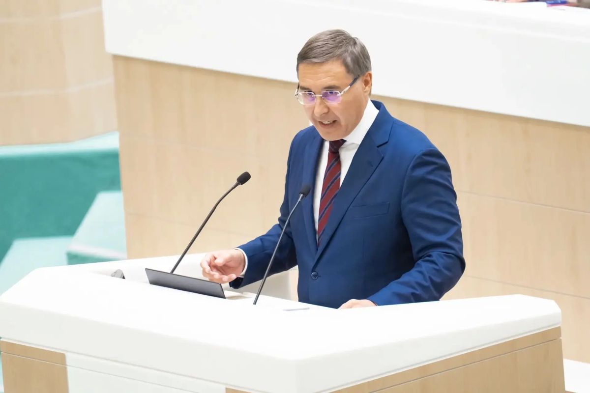 Валерий Фальков выступает с докладом о мерах по повышению качества высшего образования в Совете Федерации