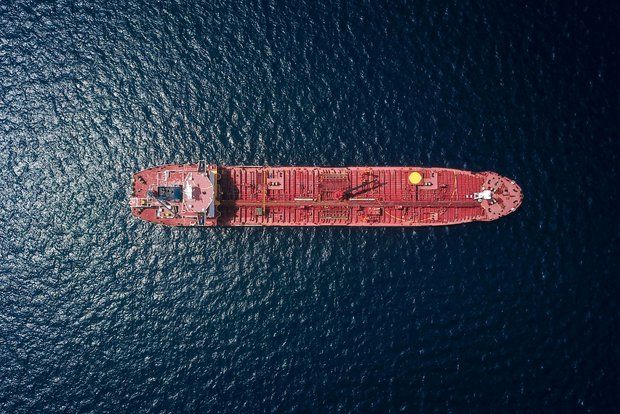 Портал maritime.bg: Неизвестные дроны атаковали танкер Yara в румынских водах