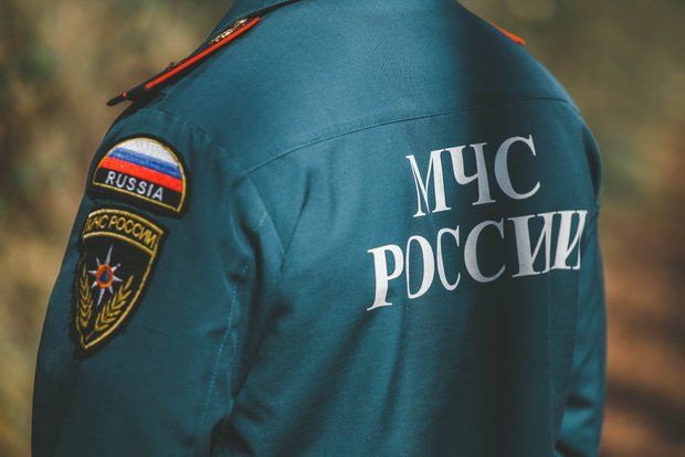 Спасатели эвакуировали застрявшего на скале в Долине Привидений в Крыму туриста