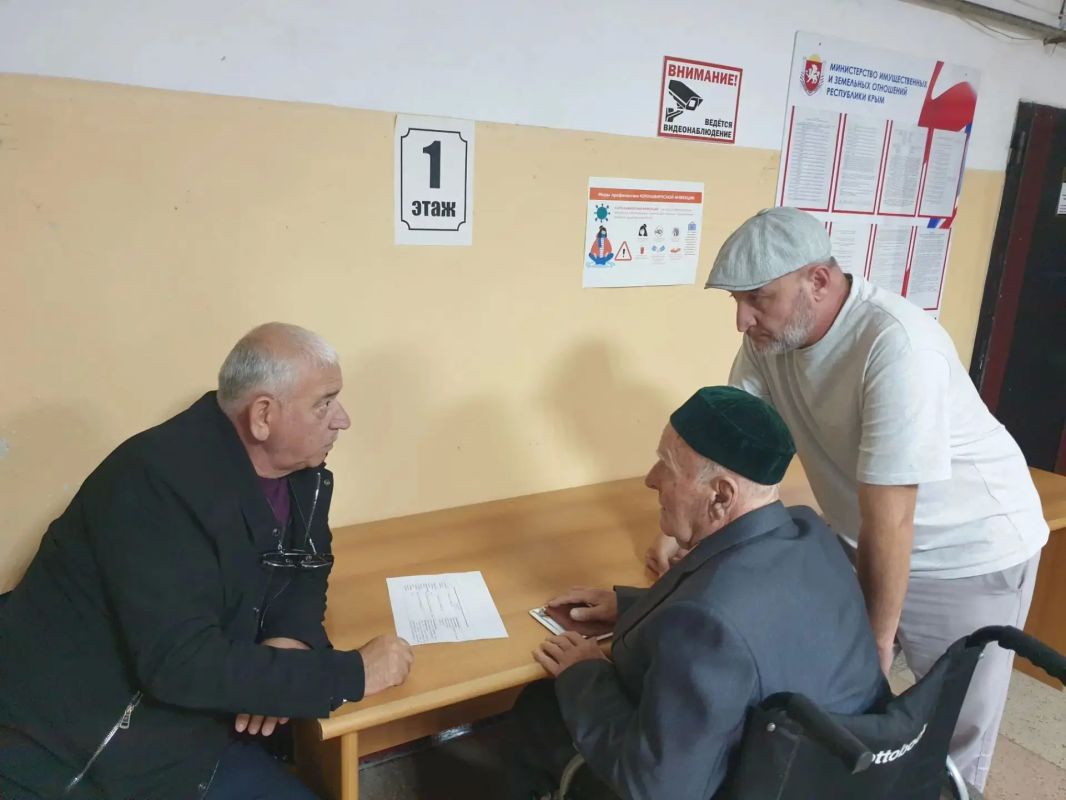 В Госкомнаце Крыма прошёл плановый приём граждан