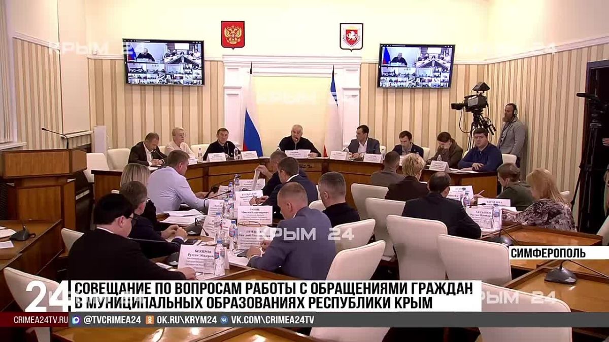 Аксёнов поручил главам муниципалитетов наладить взаимодействие с УК по обращениям жителей
