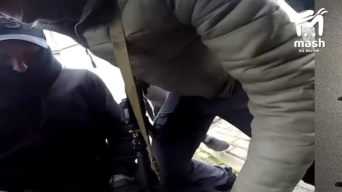 Крымчане пытались ввезти противотанковый гранатомет и шесть "калашей" в Сакский район через курьера