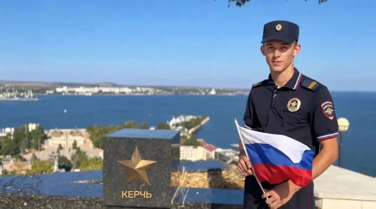 #Хороших_выходных всем жителям и гостям крымского полуострова желает сотрудник УМВД России "Керченское!