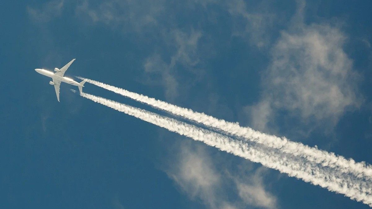 Американский разведчик летает неподалеку от Крыма: куда отправился Bombardier ARTEMIS II