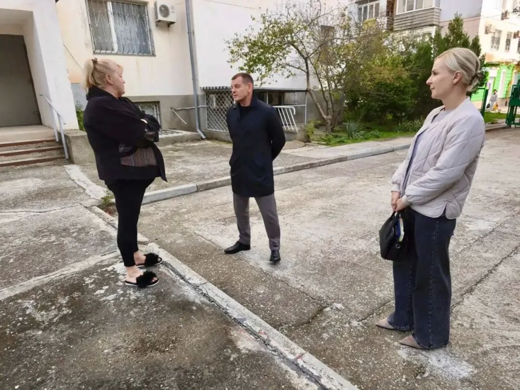 В Евпатории продолжаются обходы многоквартирных домов