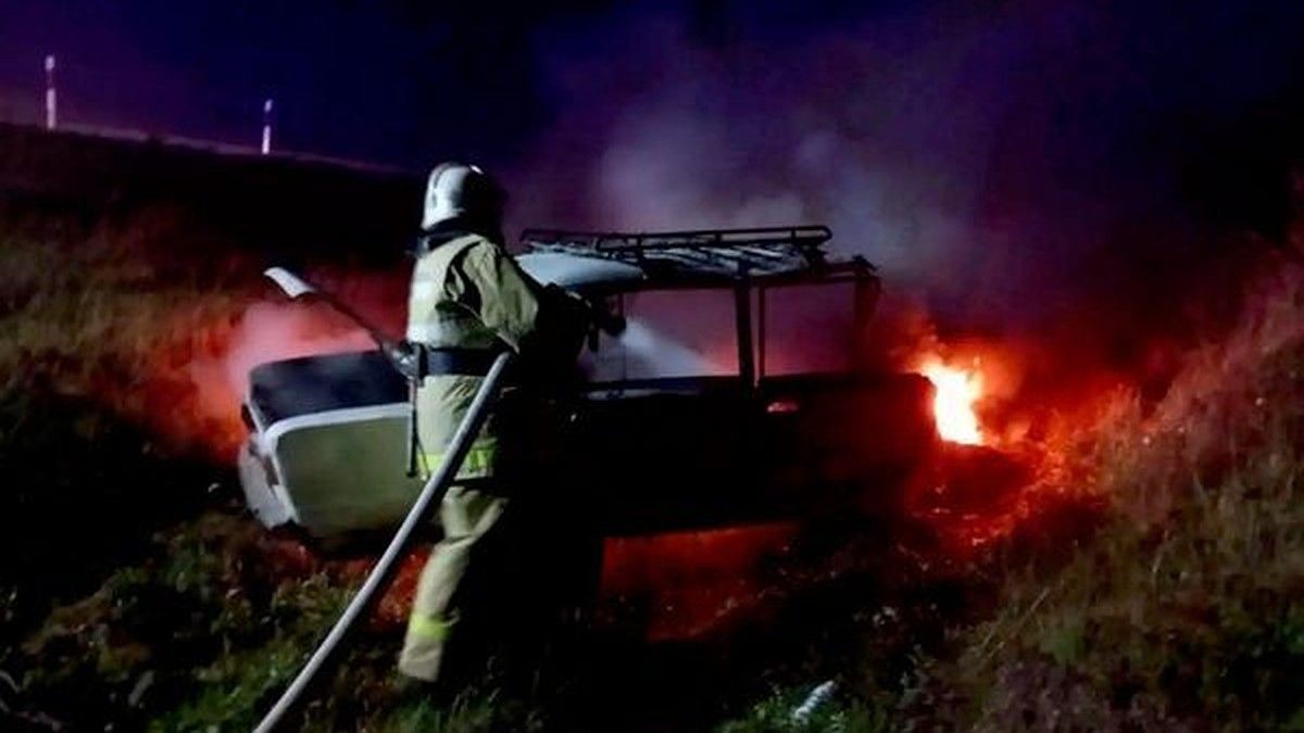 На трассе «Таврида» ночью сгорел «ВАЗ 2106»