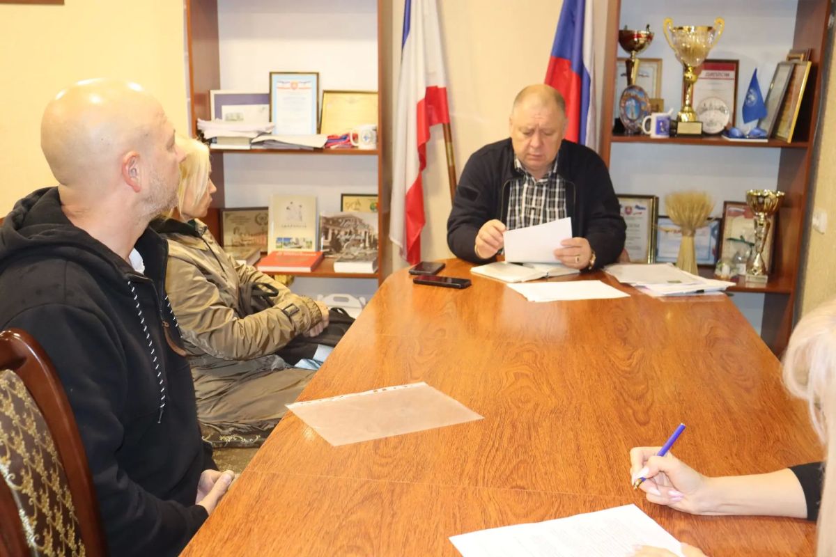 Глава администрации Сакского района Игорь Никуленков провёл еженедельный приём граждан