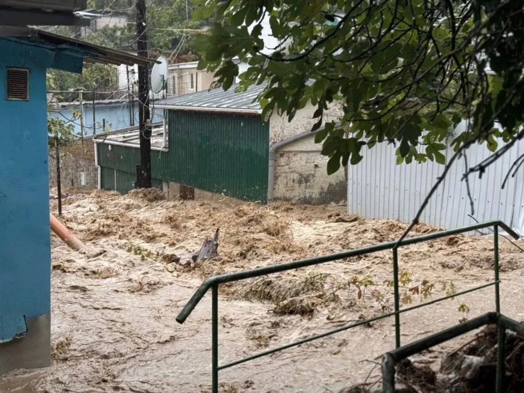 Две семьи эвакуировали в Кореизе из-за непогоды