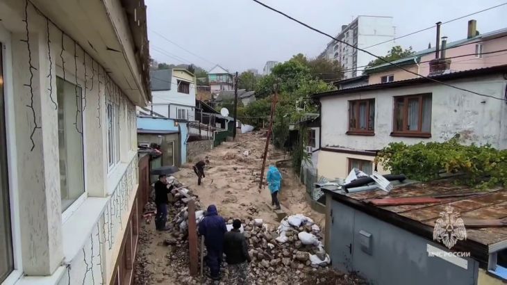 В Кореизе после сильных ливней подтопило частные дома и разрушило подпорную стену
