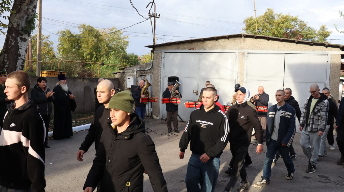В Кировском районе состоялись торжественные проводы призывников