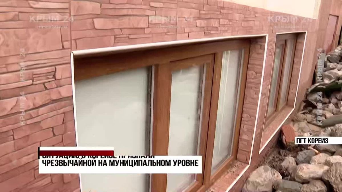 Неукротимая стихия. В Кореизе вторые сутки ликвидируют последствия разлива реки