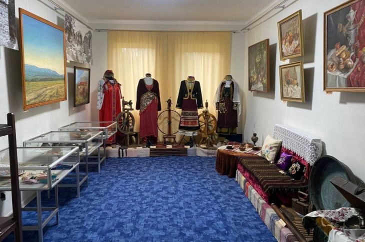 В Старом Крыму открылась выставка «Наследие народов Крыма»