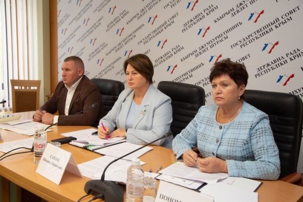 Профильный Комитет обсудил реализацию проектов по улучшению инфраструктуры населённых пунктов республики