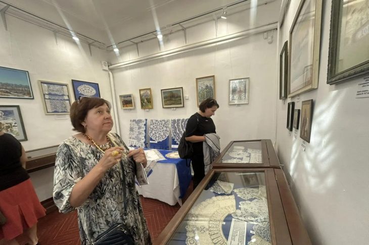Выставка крымских художников и старинных кружев открылась в Музее И.С. Шмелёва в Алуште