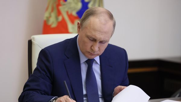Путин отметил званием директора Крымского театра кукол