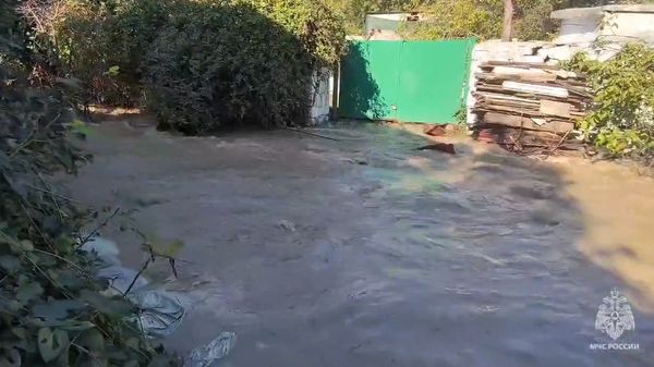Паводки в Крыму: группировка МЧС увеличена до 300 человек