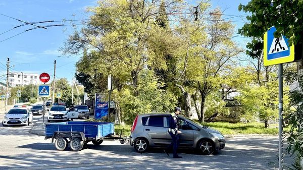 Авто с прицепом сбило семейную пару на пешеходном переходе в Севастополе