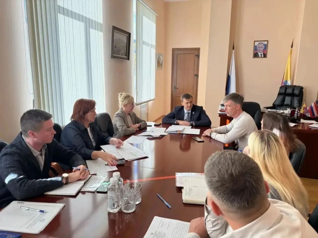 Вместе с Председателем Ялтинского городского совета Константином Шимановским разобрали обращение родителей воспитанников отделения скалолазания «Спортшколы»