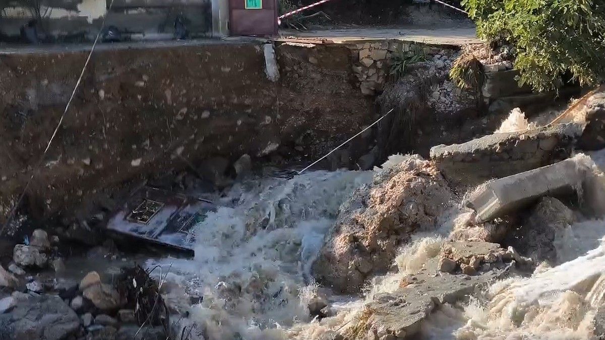 В Ялте подтопило две многоэтажки и 21 частный дом